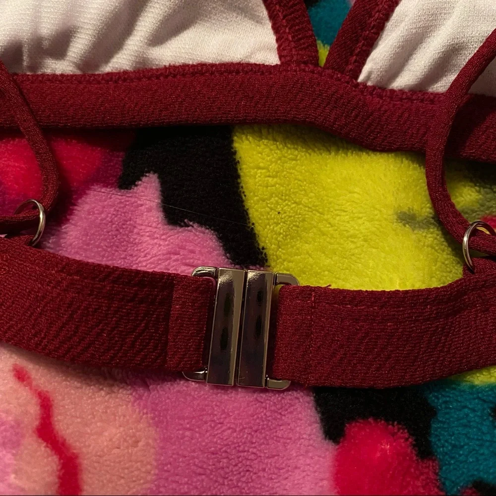 Burgundy bikini - Picture 11 of 13